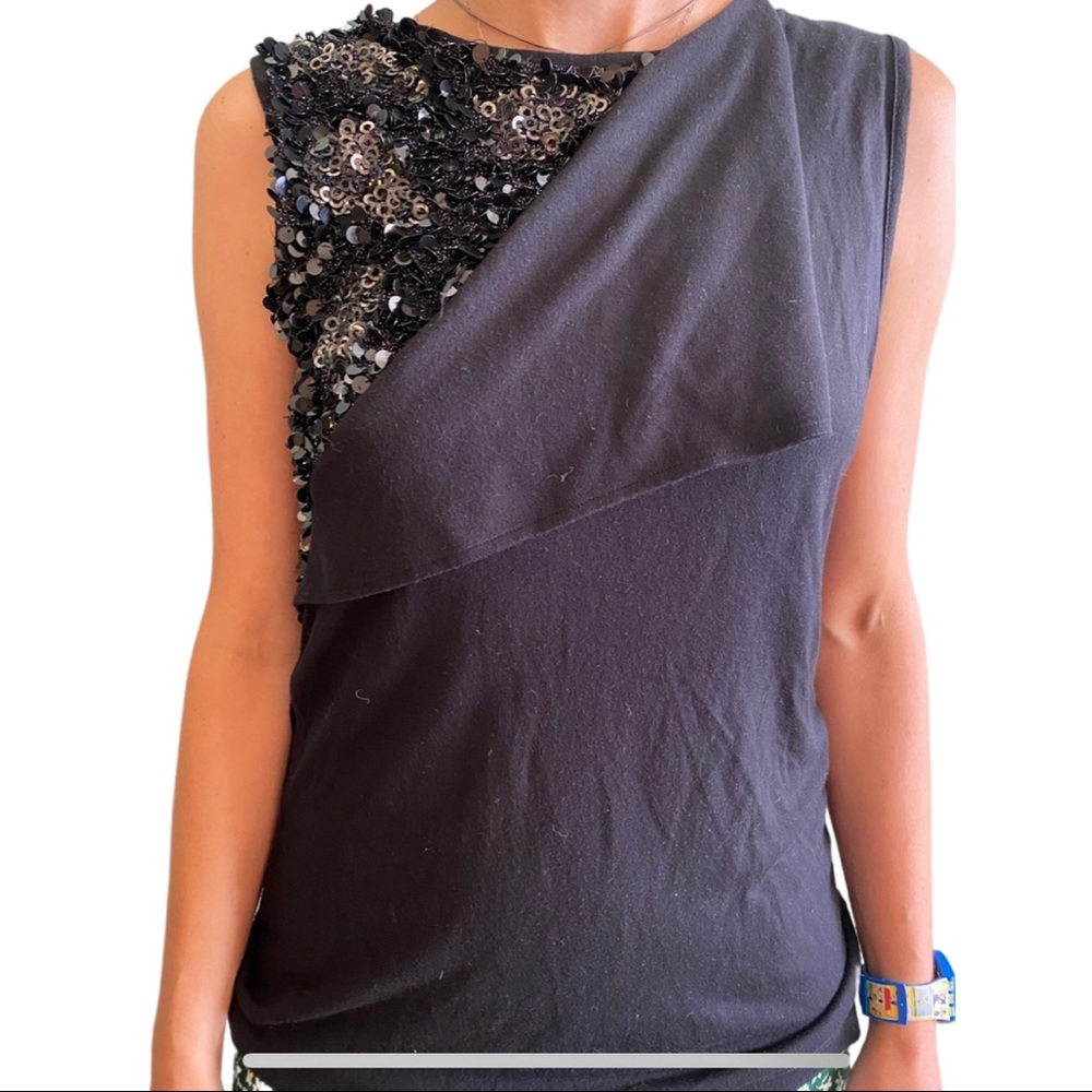 Original Givenchy top with a beautiful sequin detail on the front and back